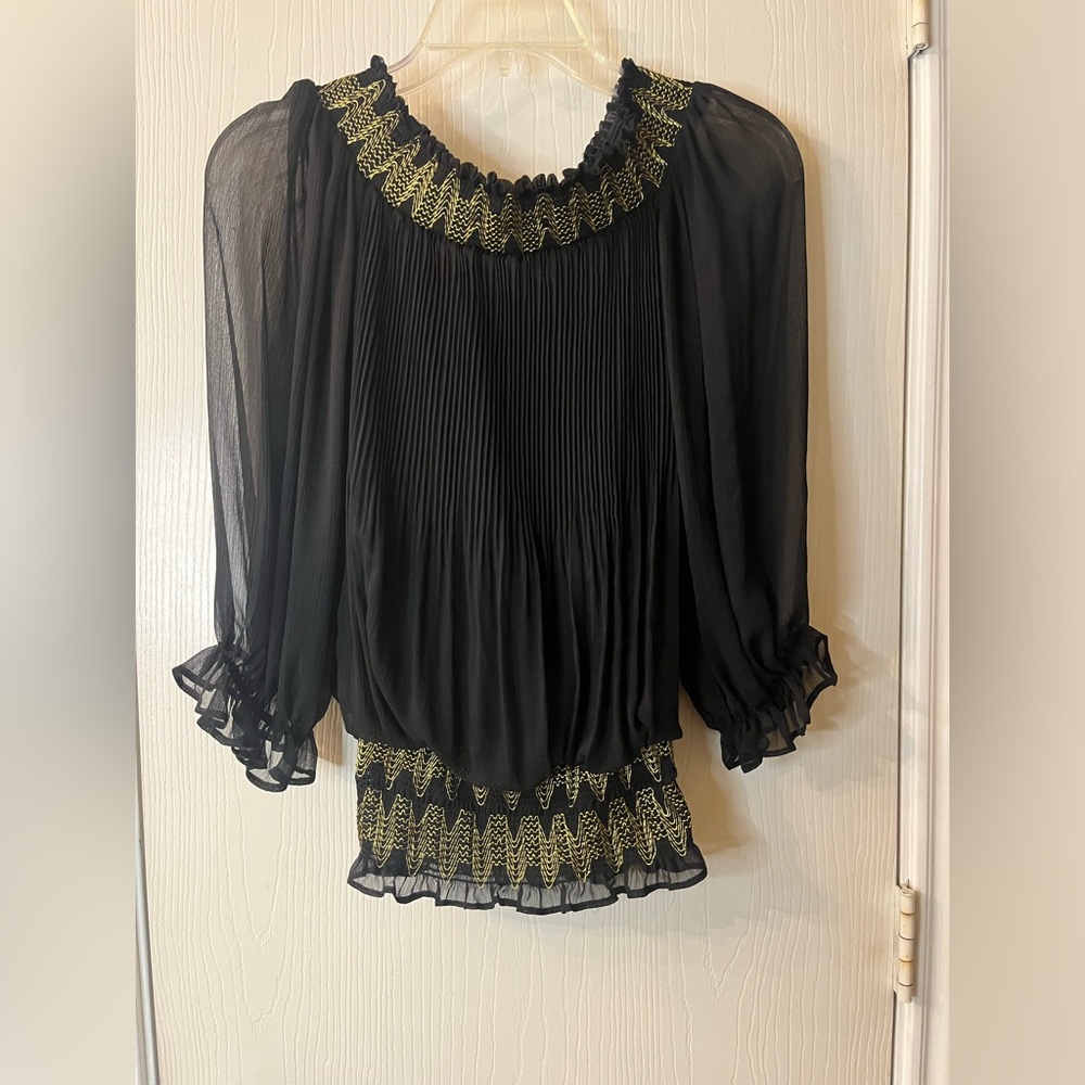 🛍️Like New XOXO Elegant Small Black and Gold Women's Top